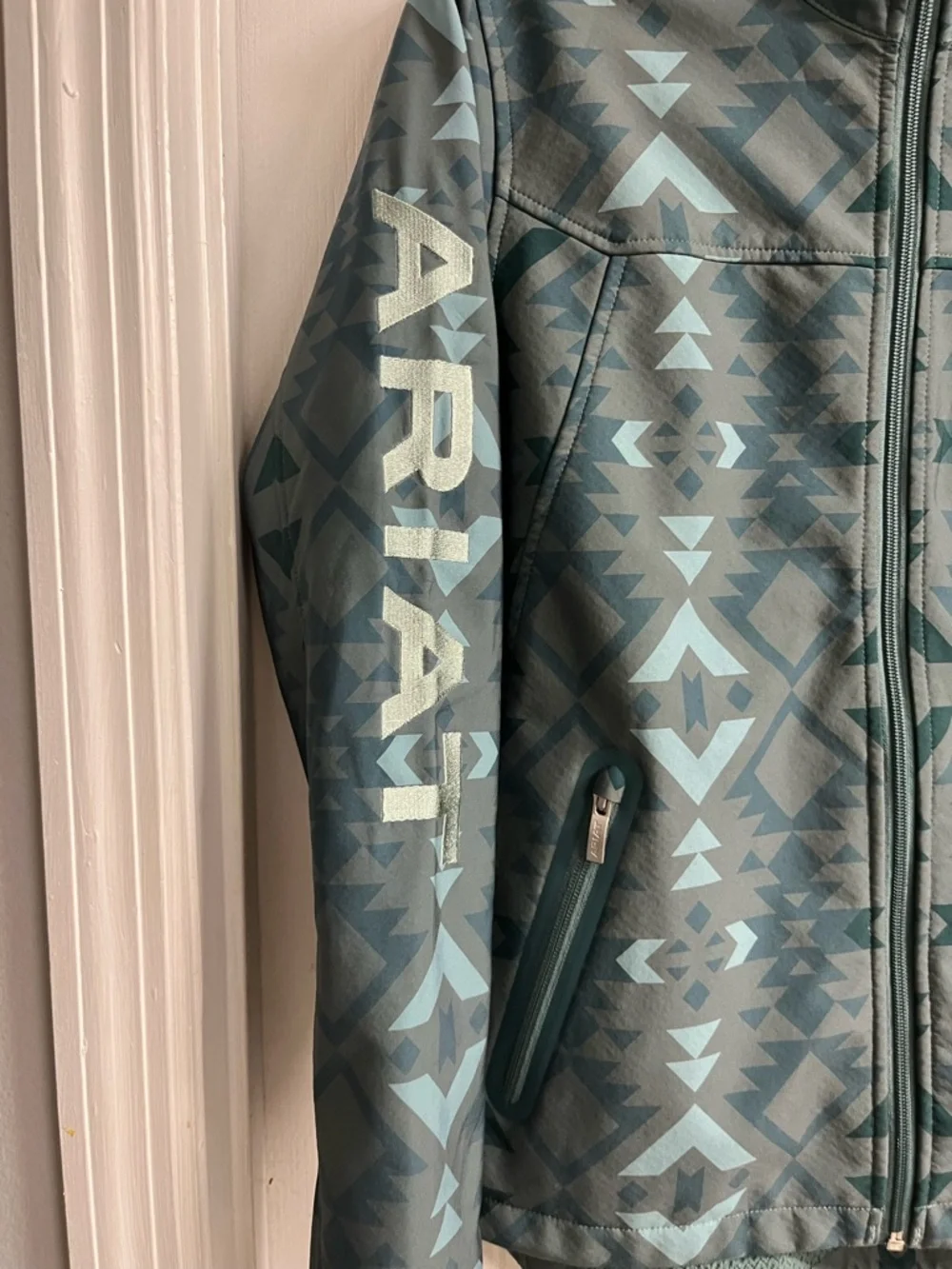 Ariat New Team Softshell Print Geo-Pattern Full-Zip Jacket - Picture 5 of 8